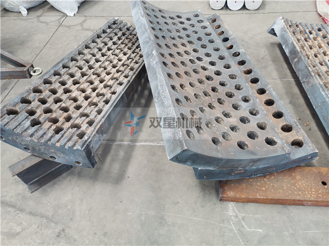 <a href='http://94mmp.cn/' target='_blank'><span>廢鋼破碎機</span></a>反擊襯板結構實拍