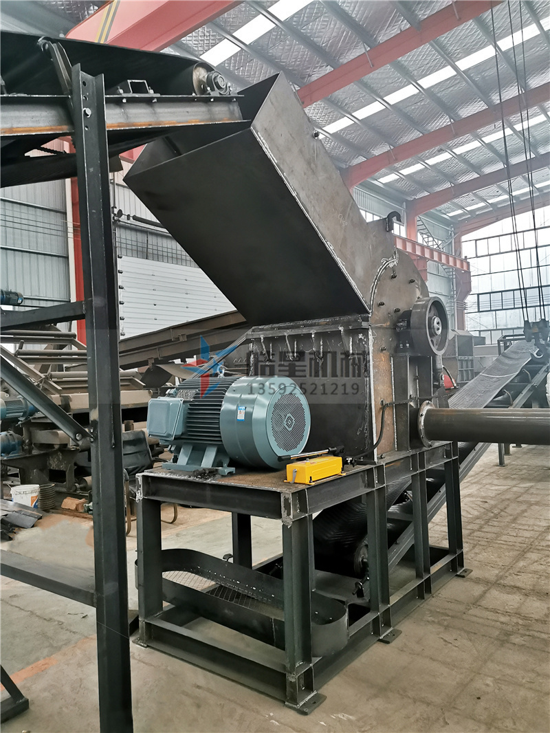 <a href='http://94mmp.cn/feilv/83.html' target='_blank'><span>鋁型材破碎機</span></a>進料喂料實拍