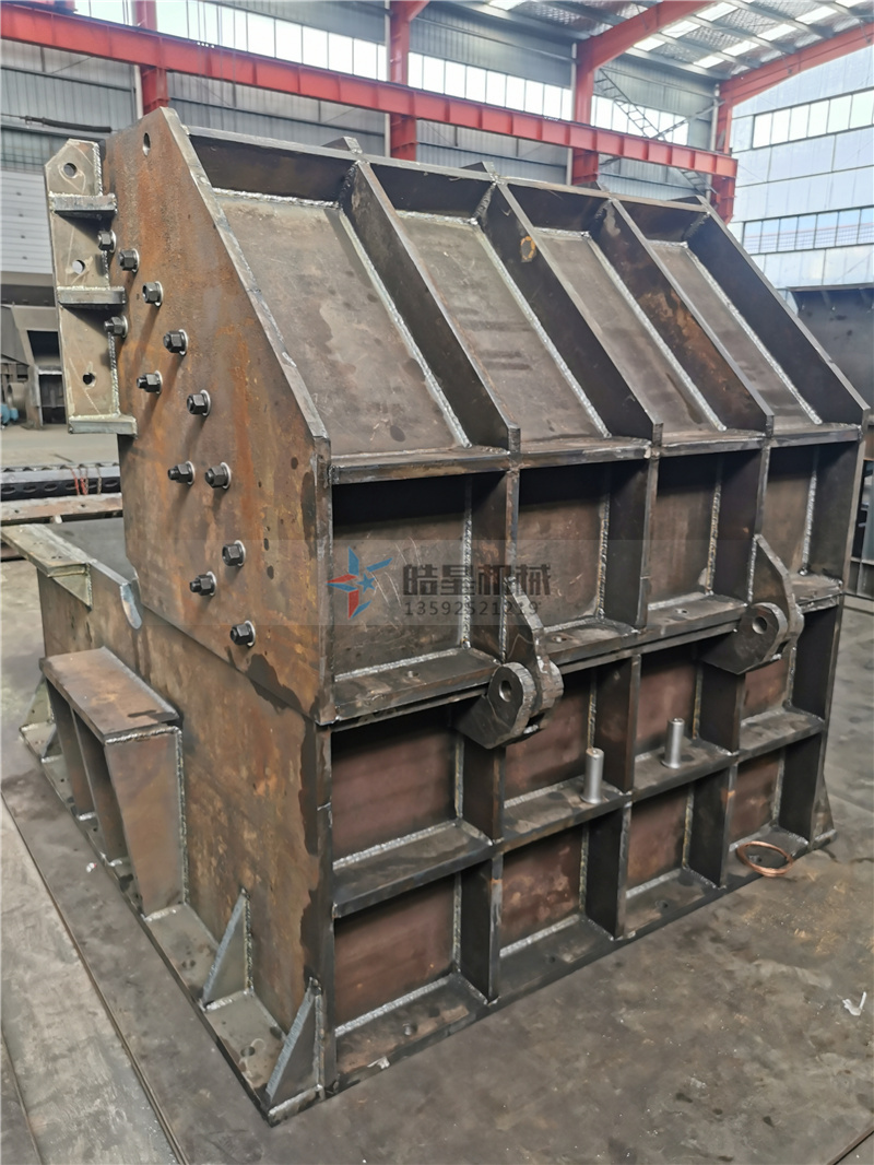 廢鐵破碎機(jī)側(cè)面設(shè)備結(jié)構(gòu)實拍 廢鐵破碎機(jī)側(cè)面設(shè)備結(jié)構(gòu)實拍